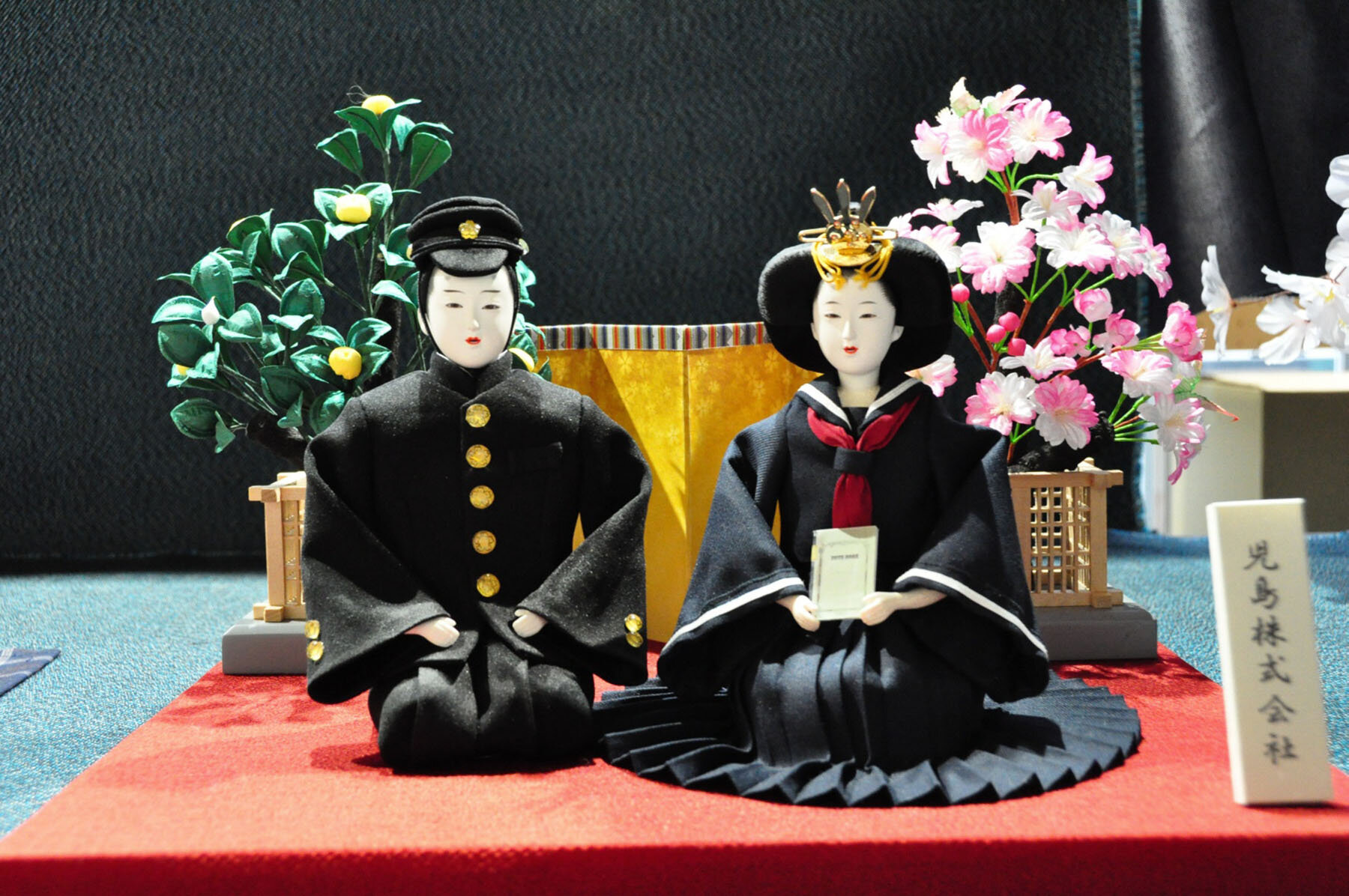 【80】高品質★展示品★屏風★ひな祭り 楽天市場】3曲金屏風（桜吹雪）コンパクト雛人形用（幅14.2×高